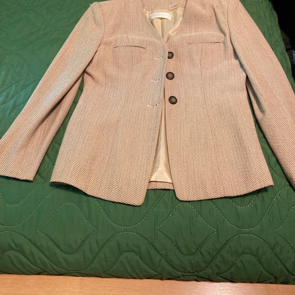 Wonderful fitted Dana Buchman jacket